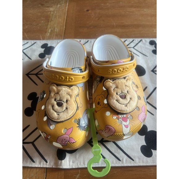 Crocs x Disney Winnie the Pooh Clogs – Adult Size M6/W8, Rare Pair - Unisex - Picture 1 of 3